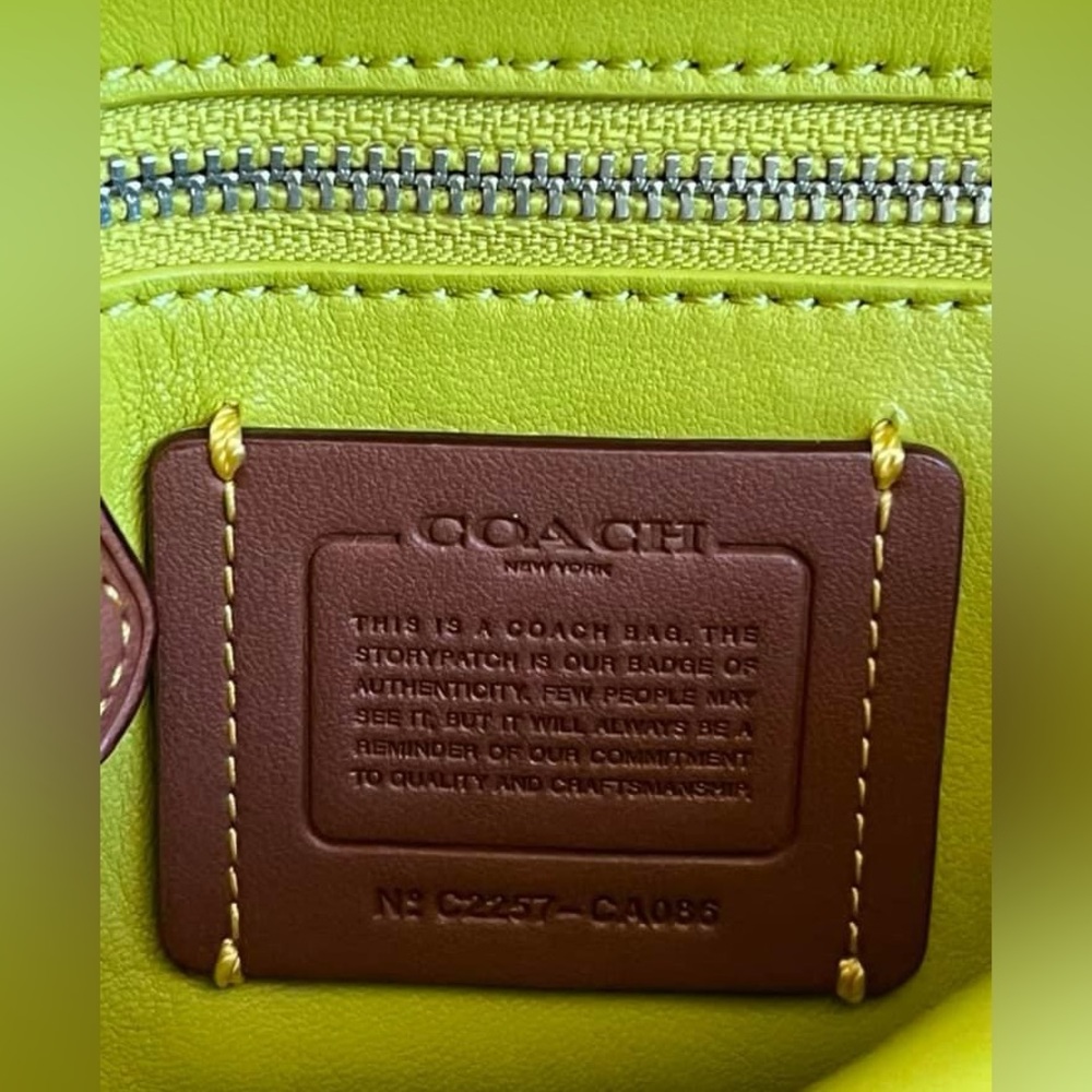 CA086 - Coach Pillow Madison Shoulder Bag 18 with Quilting - Picture 11 of 15